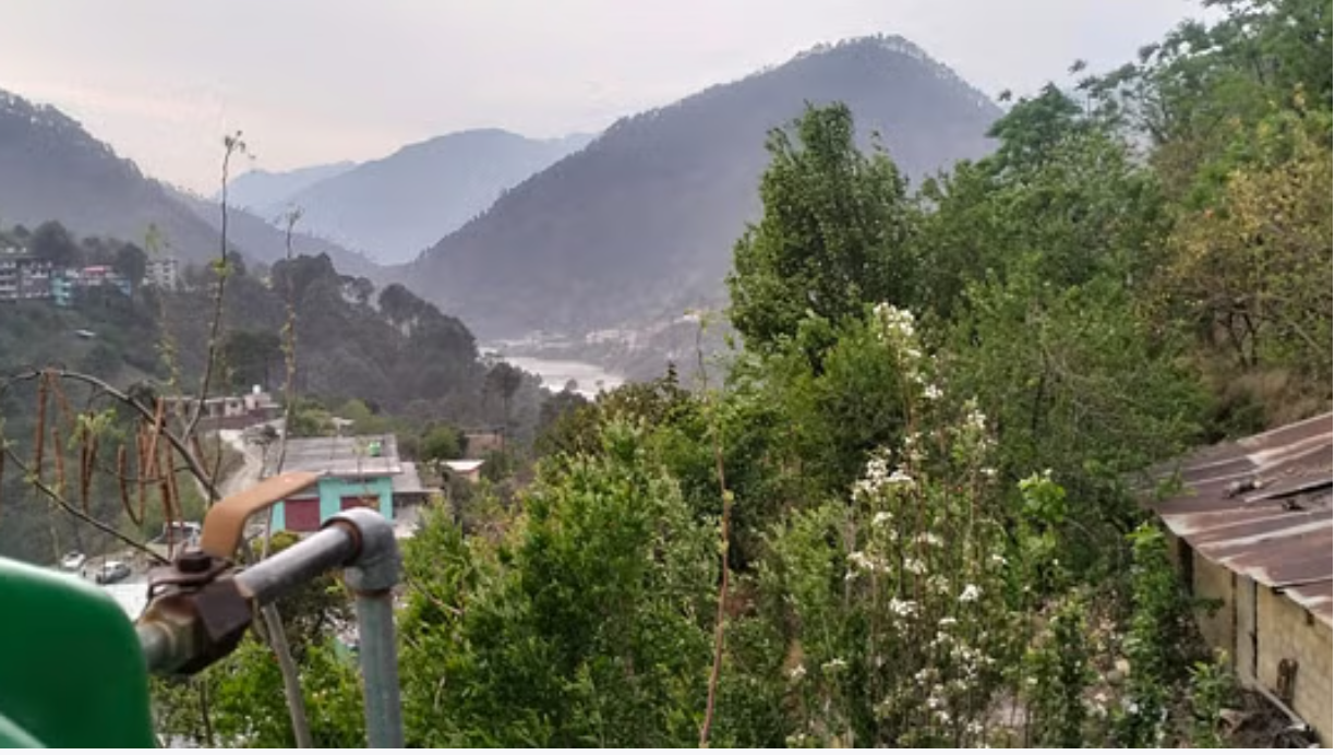 बर्फबारी के बाद आज निकली धूप ने दी राहत, मैदान में शीतलहर करेगी परेशान