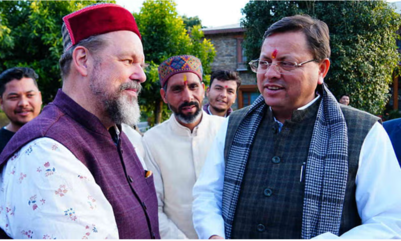 सिलक्यारा रेस्क्यू अभियान पर अर्नोल्ड डिक्स ने लिखी ‘द प्रोमिस’ किताब, सीएम धामी से की मुलाकात सिलक्यारा रेस्क्यू अभियान पर अर्नोल्ड डिक्स ने लिखी ‘द प्रोमिस’ किताब, सीएम धामी से की मुलाकात