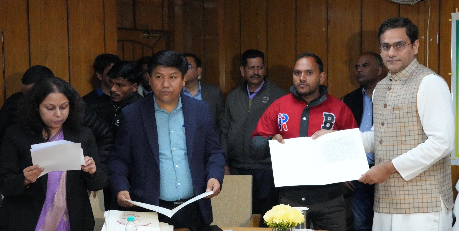 कैबिनेट मंत्री ने किया नव चयनित गन्ना पर्यवेक्षकों को नियुक्ति पत्र का वितरण