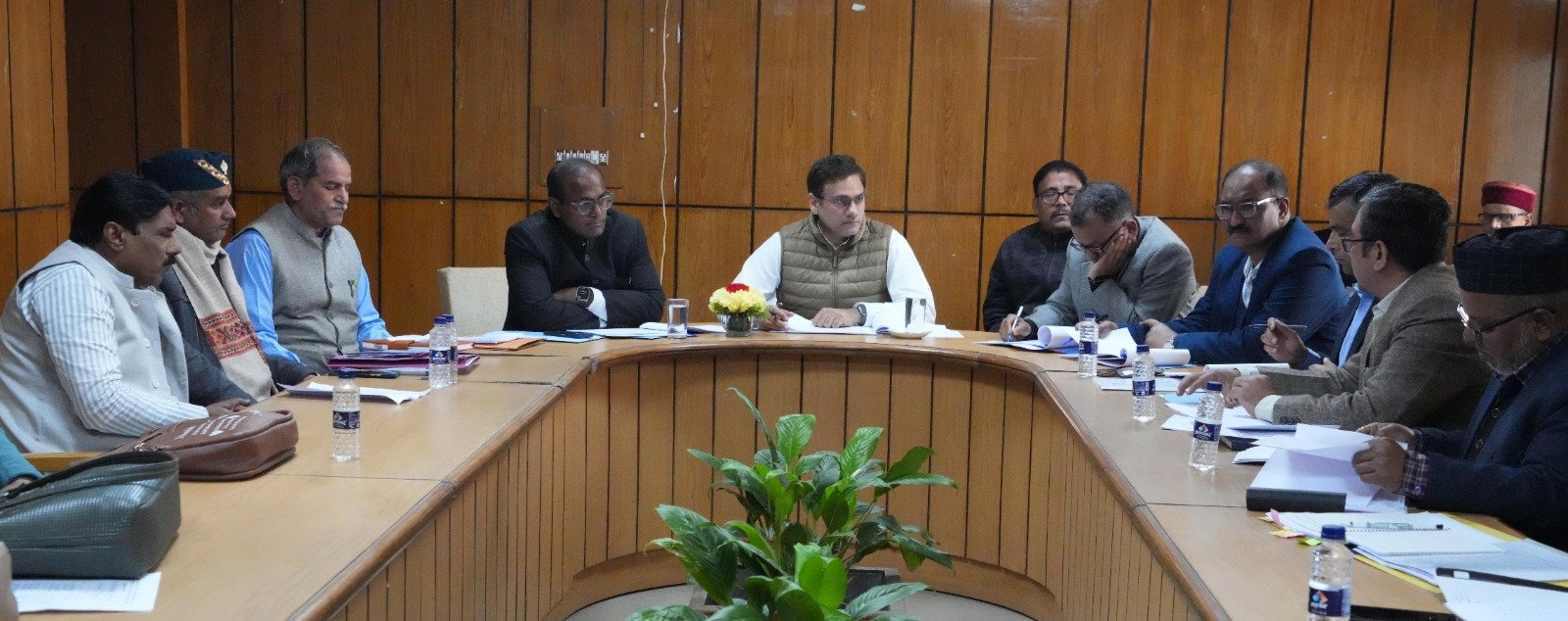 आंचल दुग्ध एवं दुग्ध उत्पादों के कम विक्रय पर असन्तोष व्यक्त