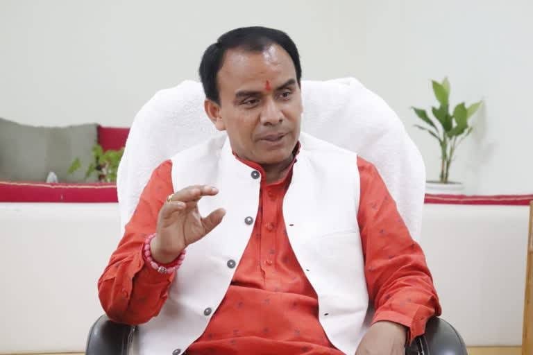 उच्च स्तरीय बैठक में चर्चा के बाद अधिकारियों को दिये शीघ्र भर्ती के निर्देश