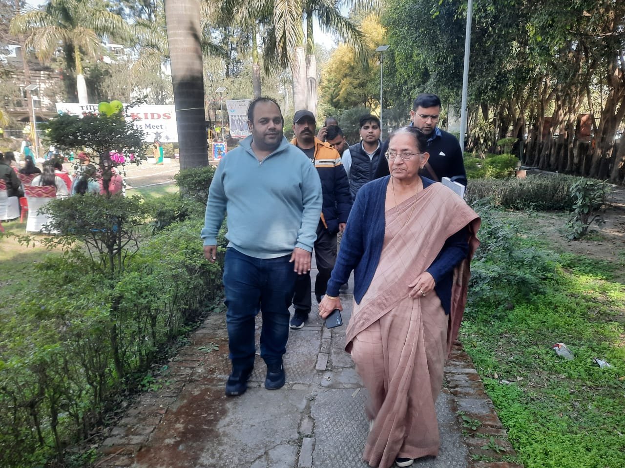 विधायक ने किया पार्क का निरीक्षण
