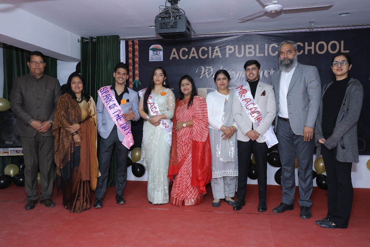 फेयरवेल पार्टी में जमकर झूमे छात्र फेयरवेल पार्टी में जमकर झूमे छात्र