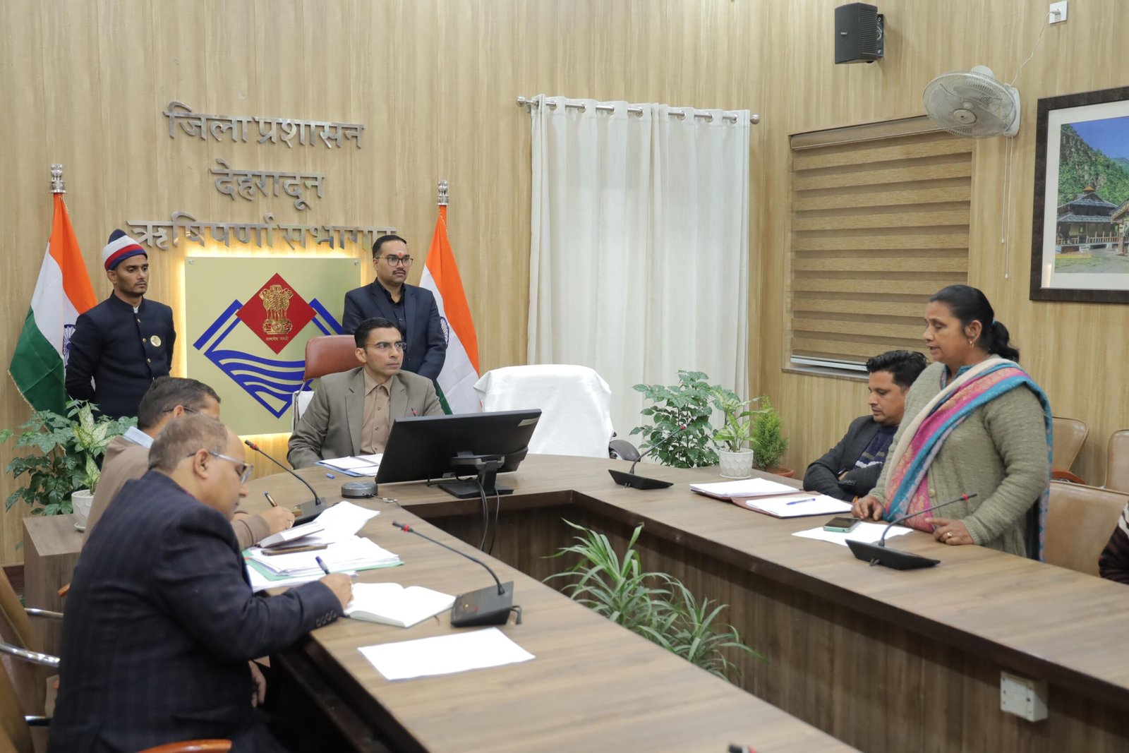 आखिर डीएम ने फिर लिया  जनभावना के पक्ष में सख्त  डिसिजन,