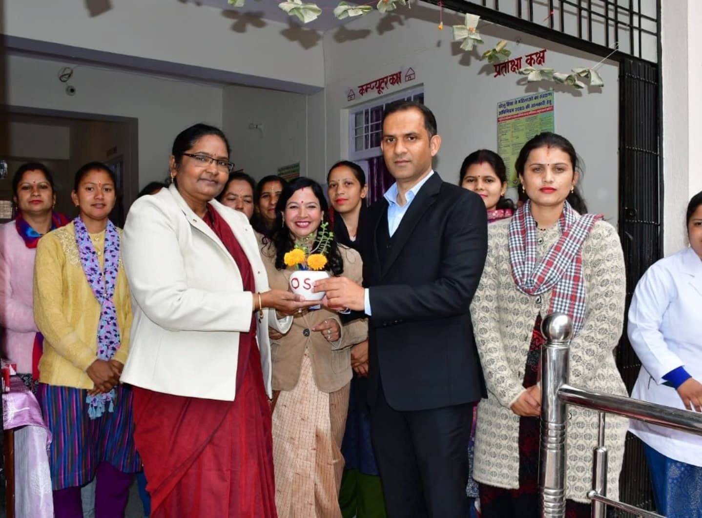 जिलाधिकारी ने किया वन स्टॉप सेंटर का निरीक्षण