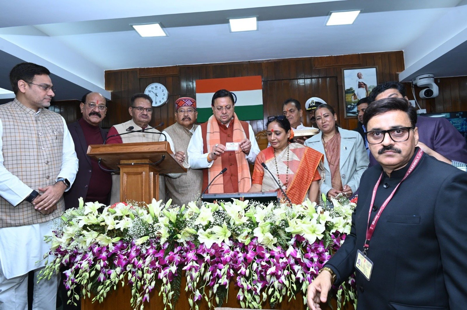 उत्तराखंड विधानसभा को पूरी तरह डिजिटल बनाने की दिशा में ऐतिहासिक कदम उत्तराखंड विधानसभा को पूरी तरह डिजिटल बनाने की दिशा में ऐतिहासिक कदम