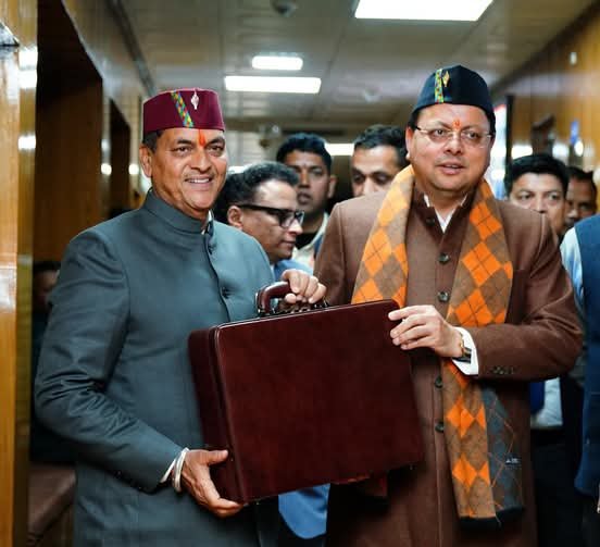 विधानसभा सत्र का तीसरा दिन : धामी सरकार ने सदन पटल पर रखा आम बजट