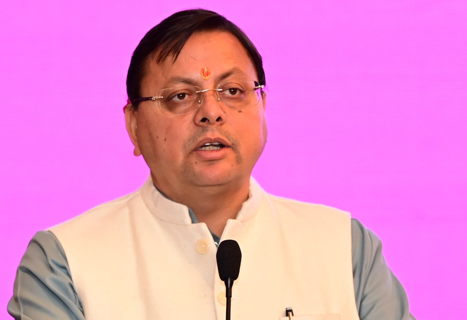 सीएम ने दी विधायक दल की नेता श्रीमती रेखा गुप्ता को बधाई