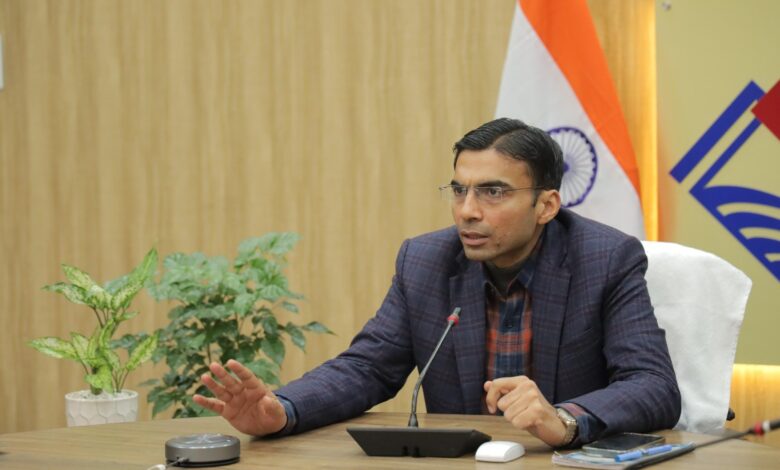 मुख्यमंत्री के युवा विकसित उत्तराखंड के संकल्प को सवारने में जुटे है जिलाधिकारी