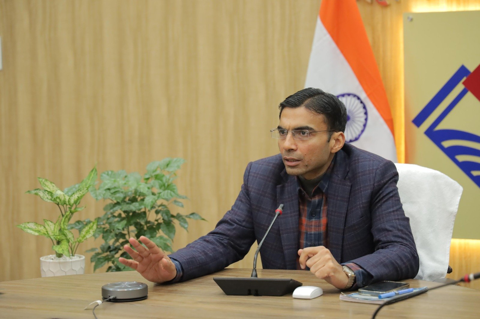 मुख्यमंत्री के युवा विकसित उत्तराखंड के संकल्प को सवारने में जुटे है जिलाधिकारी