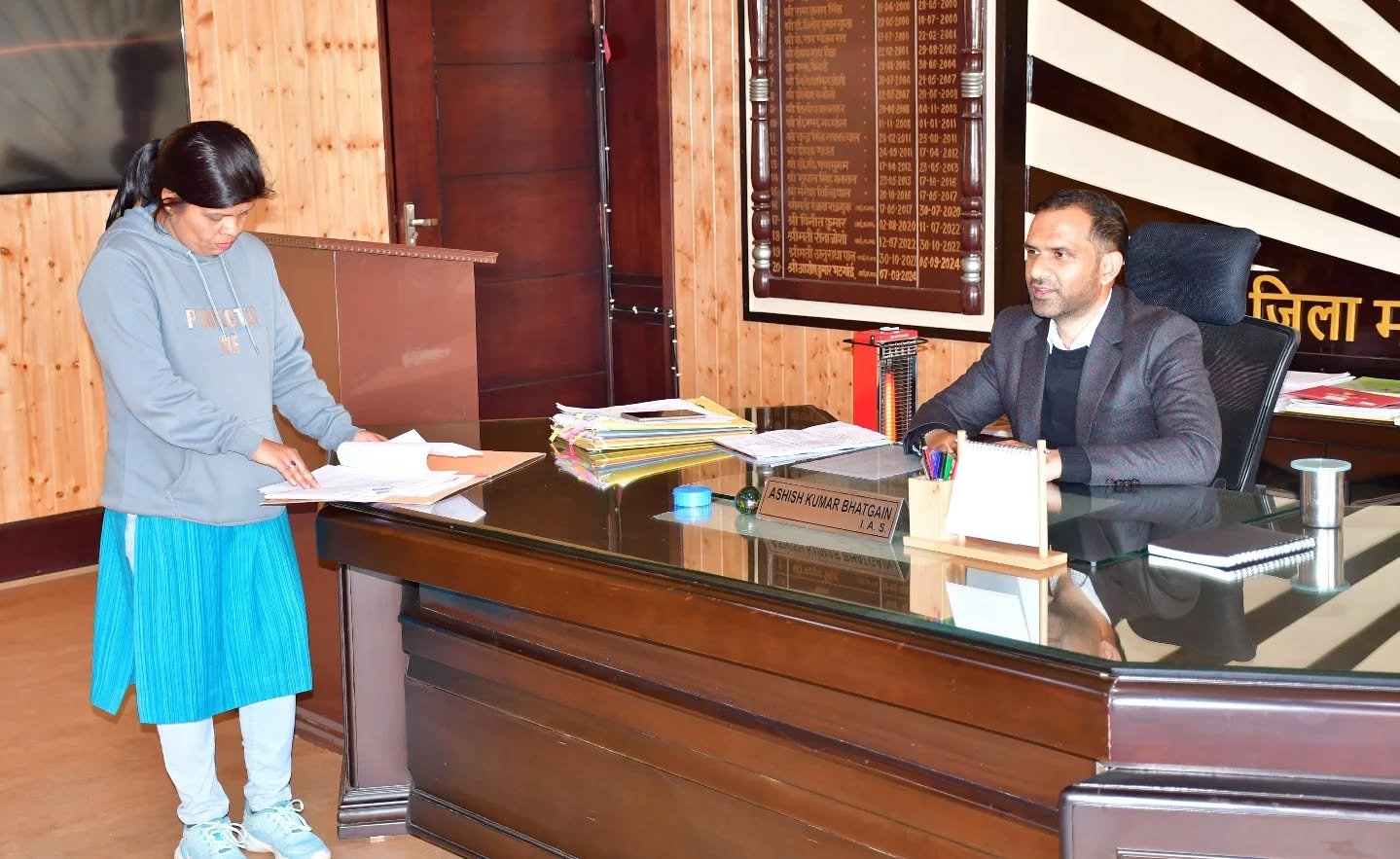 जिलाधिकारी ने बीएसएनएल की लचर संचार व्यवस्था पर जताई कड़ी नाराजगी