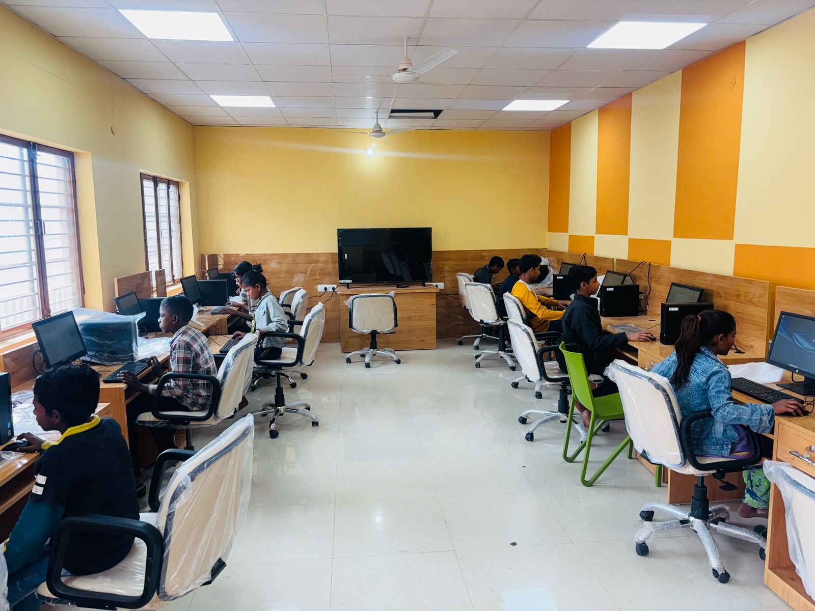 डीएम के प्रयासों से मासूम बचपन को मिल रही दिशा