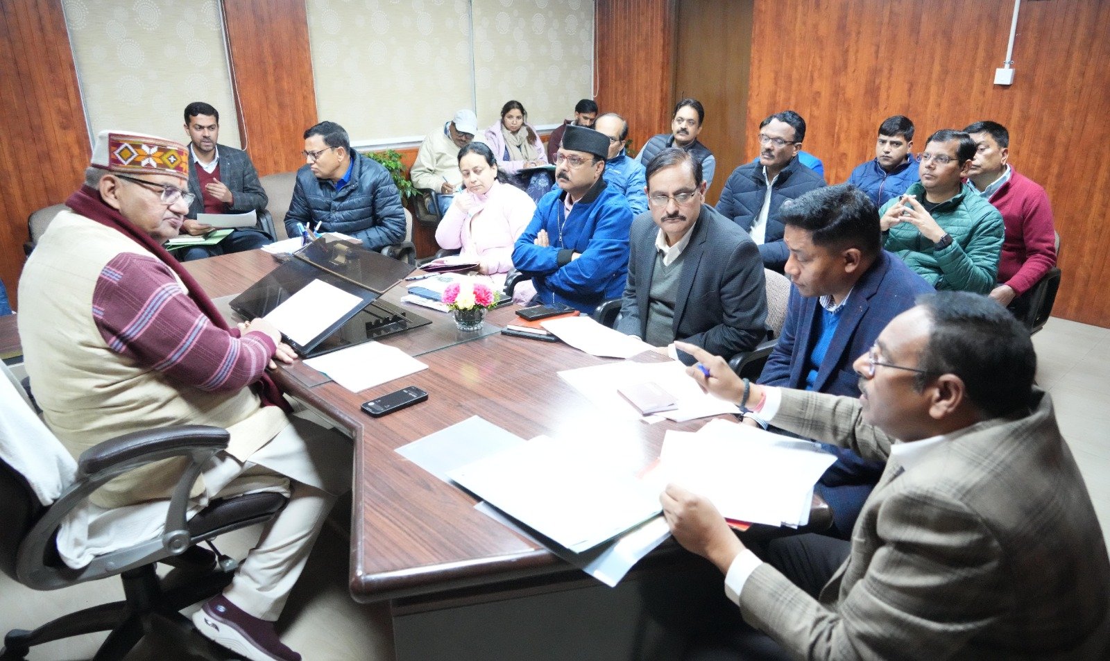प्रस्तावित सड़कों के संबंध में समीक्षा बैठक आयोजित