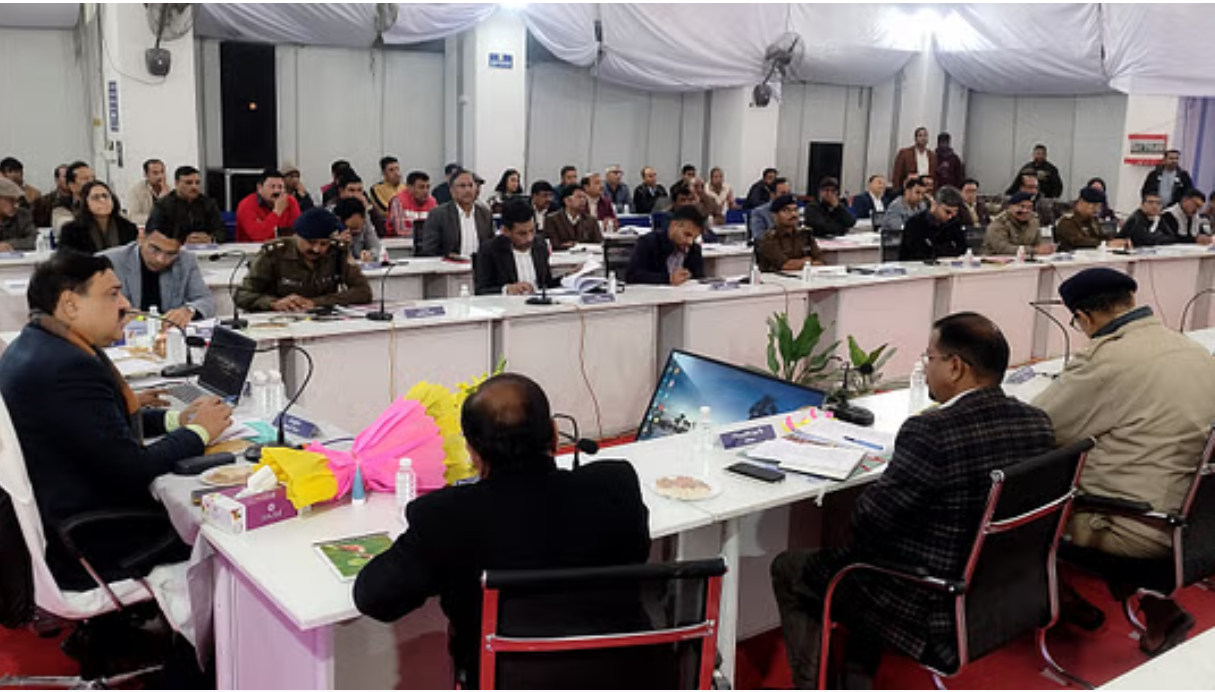 चार धाम यात्रा की तैयारियों को लेकर बैठक, गढ़वाल आयुक्त, आईजी सहित जिलाधिकारी मौजूद