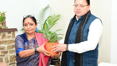 मुख्यमंत्री धामी से विधानसभा अध्यक्ष ऋतु खंडूड़ी भूषण ने की शिष्टाचार भेंट