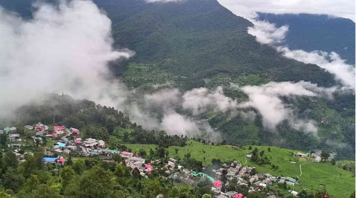 आज पहाड़ों में हल्की बारिश की संभावना, जानें क्या है मौसम विभाग का पूर्वानुमान