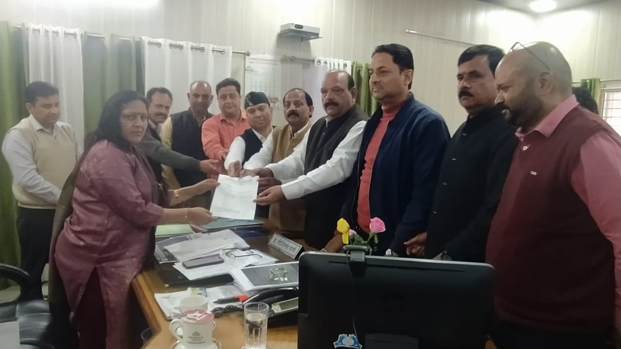 महानगर कांग्रेस ने जल संस्थान मुख्य महाप्रबन्धक को सौंपा ज्ञापन