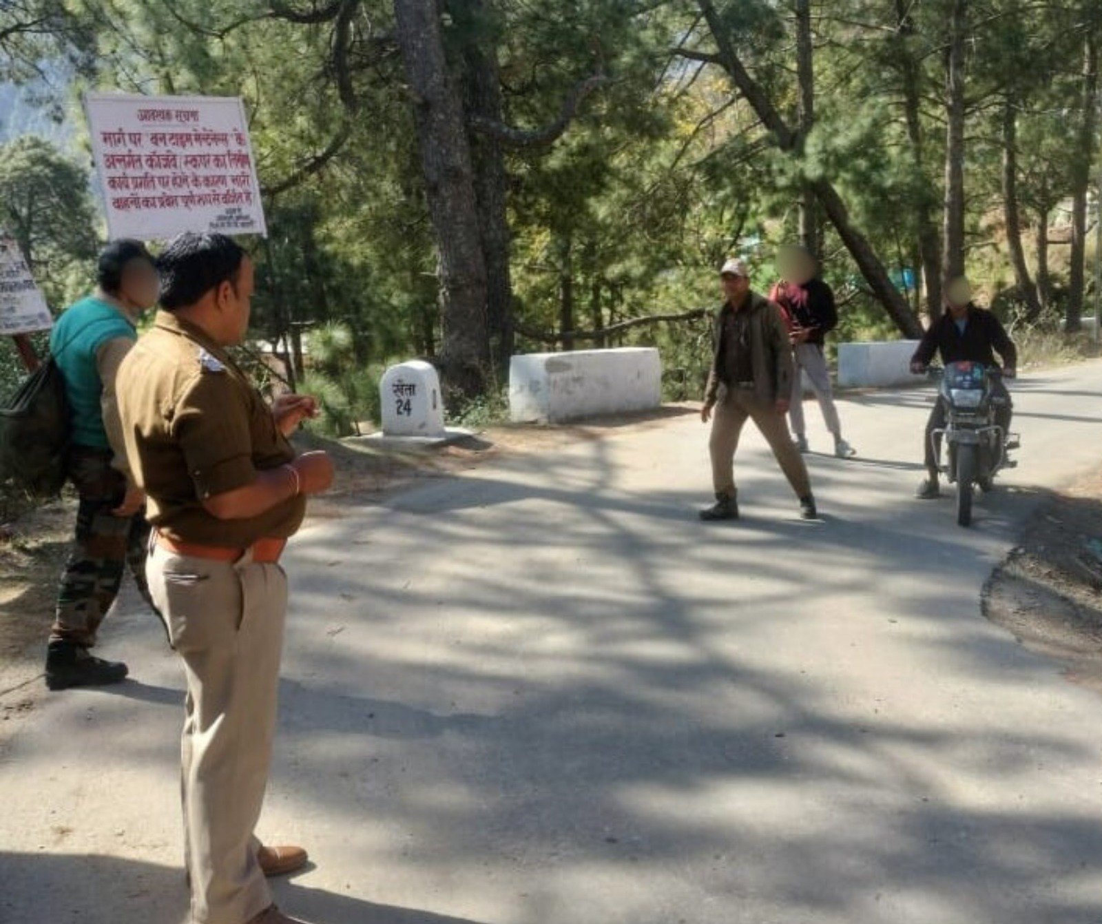 यातायात के नियमों का उल्लघंन करने वालों पर पुलिस की सख्ती