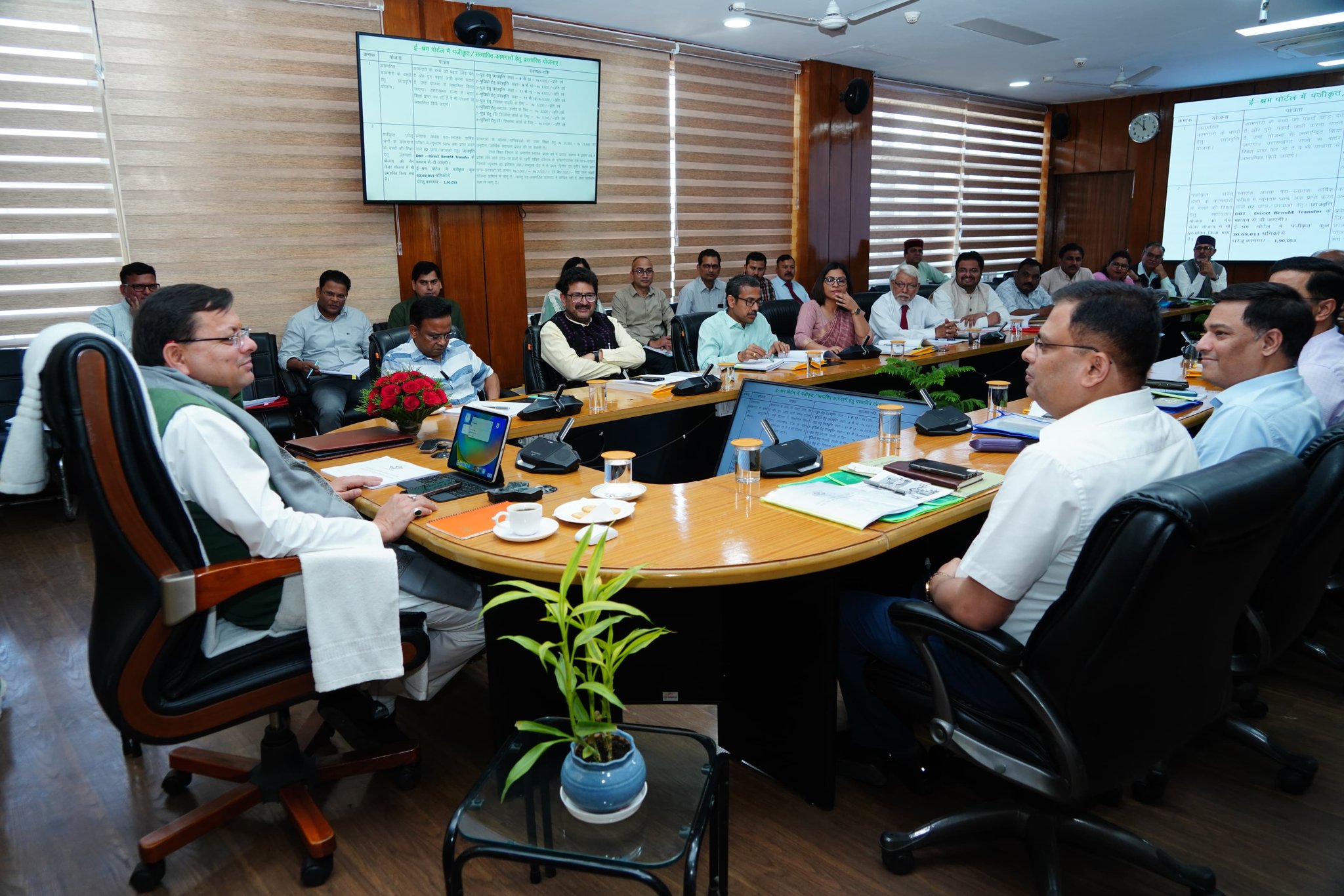 मुख्यमंत्री पुष्कर सिंह धामी ने उत्तराखण्ड असंगठित कर्मकार सामाजिक सुरक्षा बोर्ड की बैठक ली। दिए निर्देश