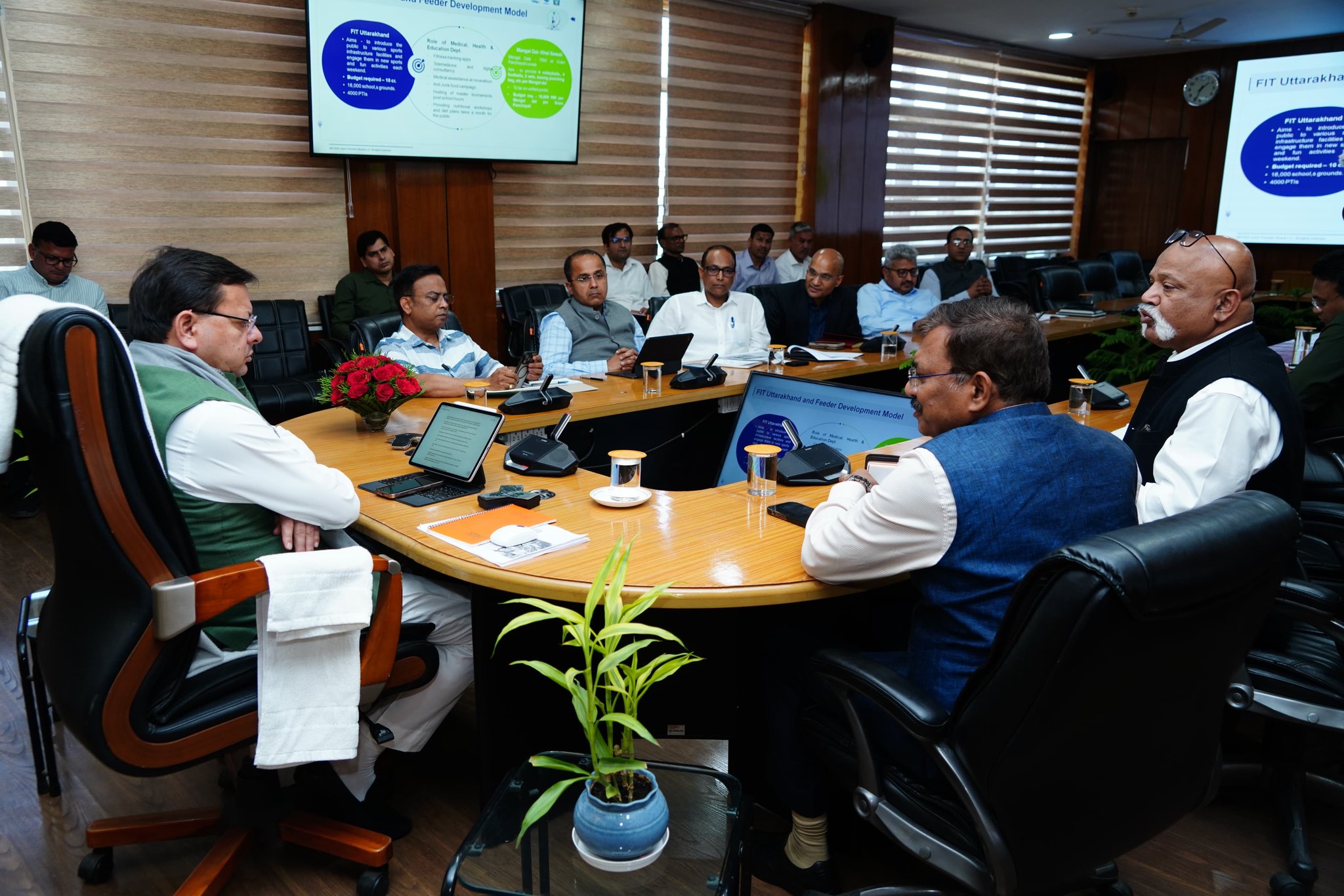 मुख्यमंत्री पुष्कर सिंह धामी ने फिट इंडिया मूवमेंट के तहत फिट उत्तराखण्ड पर की समीक्षा बैठक।