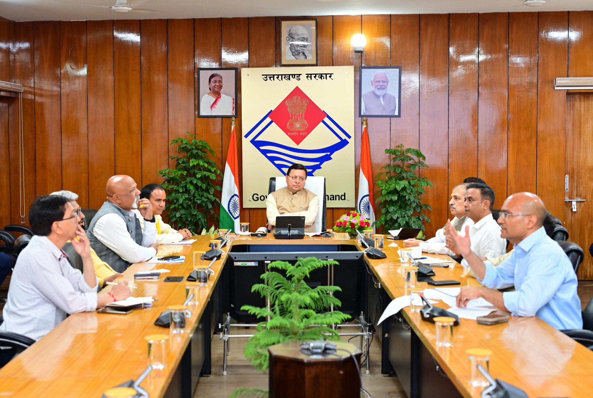 मुख्यमंत्री पुष्कर सिंह धामी ने  उच्च शिक्षा विभाग की समीक्षा बैठक की। अधिकारियों को निर्देश दिए कि उच्च शिक्षा विभाग में छात्र-छात्राओं की उपस्थिति बढ़ाने पर विशेष ध्यान दिया जाए।