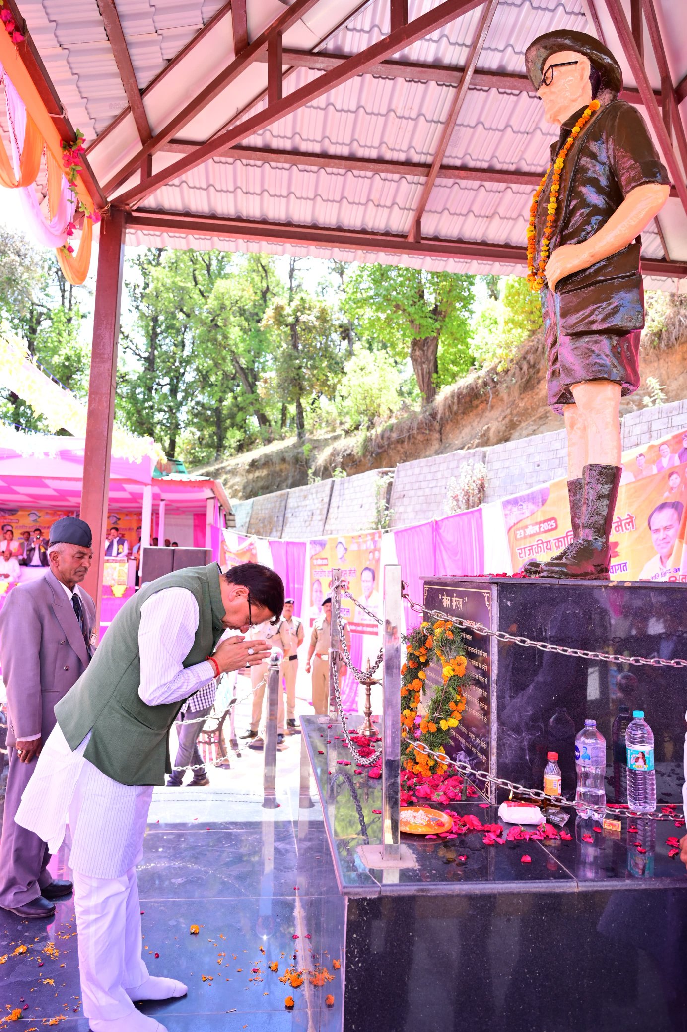 मुख्यमंत्री पुष्कर सिंह धामी ने पेशावर कांड की वर्षगांठ पर विकासखण्ड थलीसैंण के पीठसैंण में आयोजित राजकीय क्रांति दिवस मेला में किया प्रतिभाग