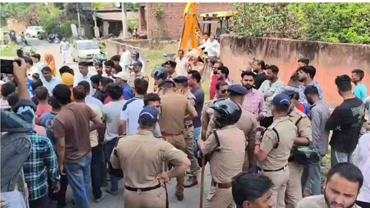 भीमावाला में अतिक्रमण हटाने गई प्रशासन की टीम का ग्रामीणों ने किया विरोध, जमकर किया हंगामा