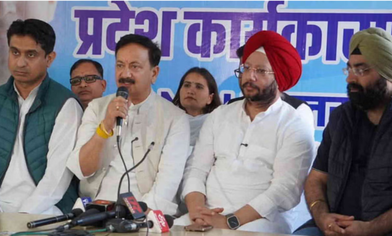 कांग्रेस और भाजपा नेताओं में छिड़ी जुबानी जंग, पूर्व मंत्री दिनेश अग्रवाल के बयान से बवाल कांग्रेस और भाजपा नेताओं में छिड़ी जुबानी जंग, पूर्व मंत्री दिनेश अग्रवाल के बयान से बवाल