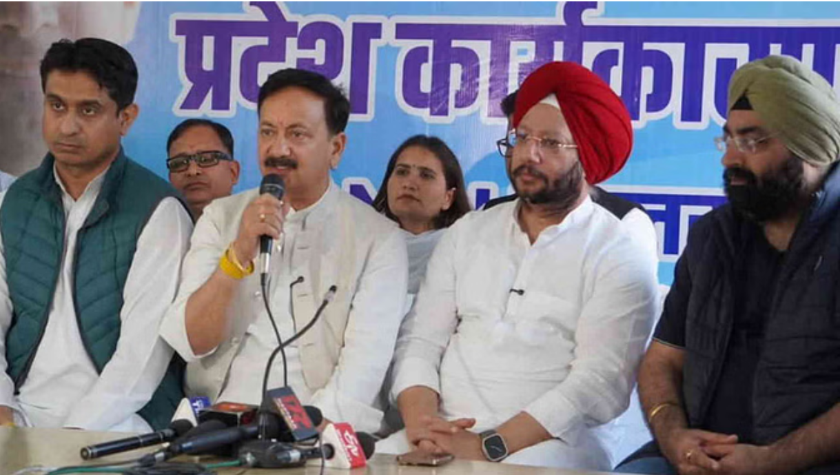 कांग्रेस और भाजपा नेताओं में छिड़ी जुबानी जंग, पूर्व मंत्री दिनेश अग्रवाल के बयान से बवाल