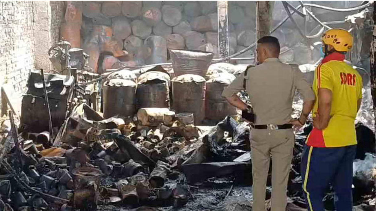 नौ घंटे बाद बुझी केमिकल फैक्टरी की लगी आग, मालिक समेत दो की मौत, दो लापता की तलाश जारी