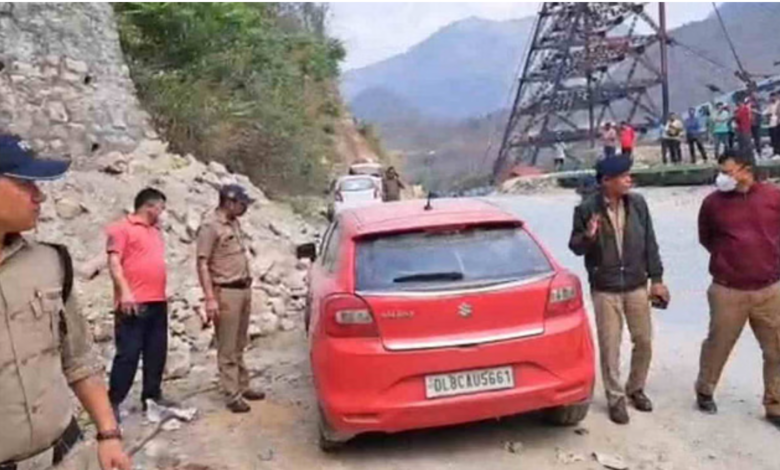 ऋषिकेश-बदरीनाथ हाईवे नरकोटा के पास सड़क किनारे खड़ी कार में मृत मिला व्यक्ति, दिल्ली नंबर का वाहन ऋषिकेश-बदरीनाथ हाईवे नरकोटा के पास सड़क किनारे खड़ी कार में मृत मिला व्यक्ति, दिल्ली नंबर का वाहन