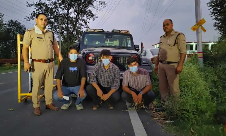 शराब पीकर वाहन चलाने तथा हुड़दंग मचाने वालो को दून पुलिस ने सिखाया कानून का सबक। शराब पीकर वाहन चलाने तथा हुड़दंग मचाने वालो को दून पुलिस ने सिखाया कानून का सबक।