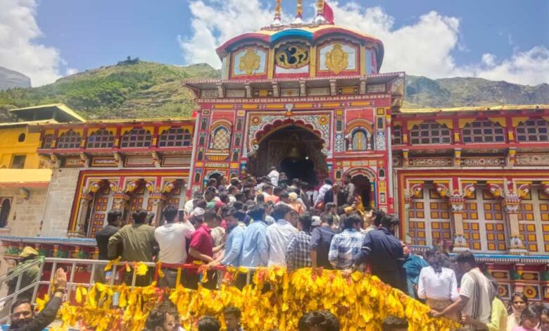 अहमदाबाद विमान दुर्घटना के दिवंगतों को बीकेटीसी और तीर्थ पुरोहितों ने दी श्रद्धांजलि अहमदाबाद विमान दुर्घटना के दिवंगतों को बीकेटीसी और तीर्थ पुरोहितों ने दी श्रद्धांजलि