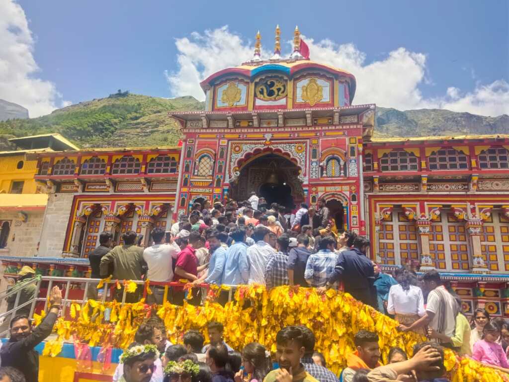 अहमदाबाद विमान दुर्घटना के दिवंगतों को बीकेटीसी और तीर्थ पुरोहितों ने दी श्रद्धांजलि