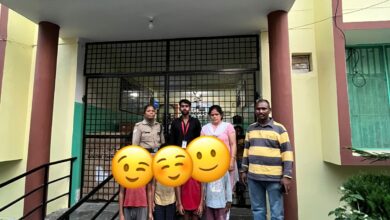 जिला प्रशासन की टीम ने कूड़ा बिनते दो बच्चों को किया रेस्क्यू