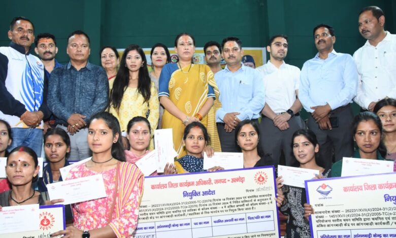 सेवा के साथ पुण्य भी है आंगनबाड़ी कार्यकत्रियों का दायित्व: रेखा आर्या सेवा के साथ पुण्य भी है आंगनबाड़ी कार्यकत्रियों का दायित्व: रेखा आर्या