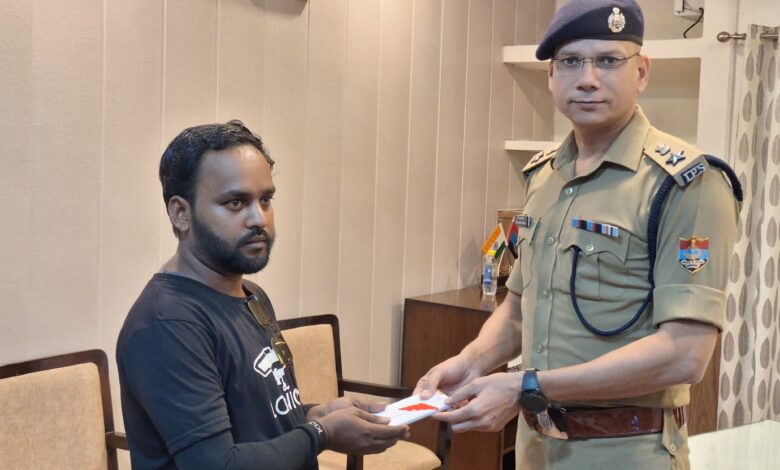 CEIR पोर्टल और पुलिस की मुहिम से मिली बड़ी सफलता: एसएसपी मणिकांत मिश्रा ने लौटाए 150 से ज्यादा खोए मोबाइल CEIR पोर्टल और पुलिस की मुहिम से मिली बड़ी सफलता: एसएसपी मणिकांत मिश्रा ने लौटाए 150 से ज्यादा खोए मोबाइल