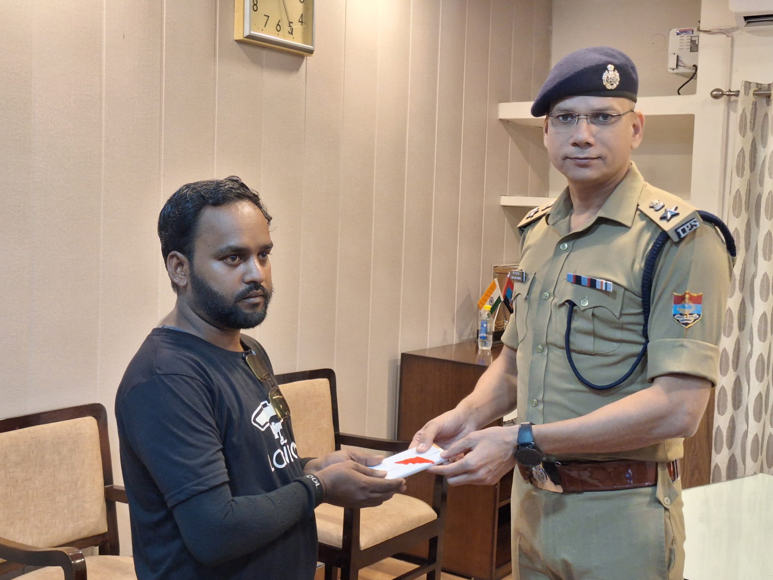 CEIR पोर्टल और पुलिस की मुहिम से मिली बड़ी सफलता: एसएसपी मणिकांत मिश्रा ने लौटाए 150 से ज्यादा खोए मोबाइल