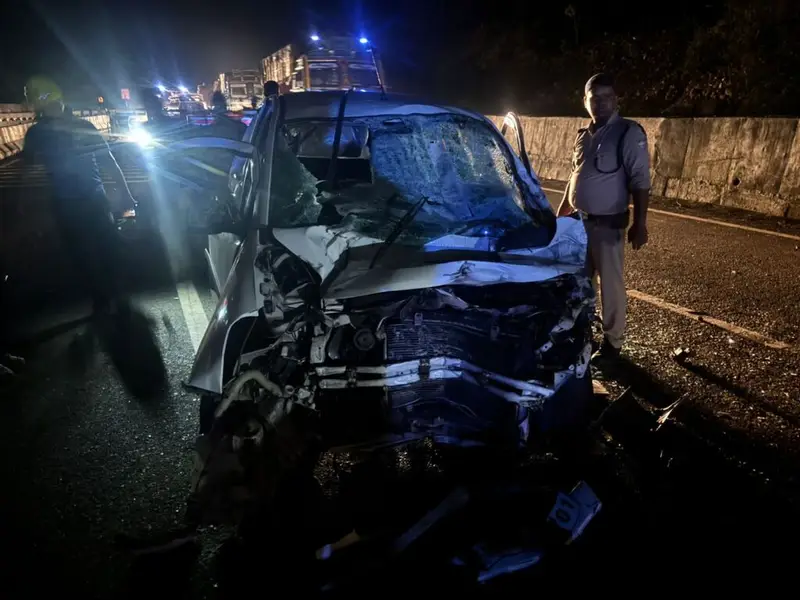 देहरादून में ट्रक से टकराई कार, एक ही गांव के चार युवकों की मौत