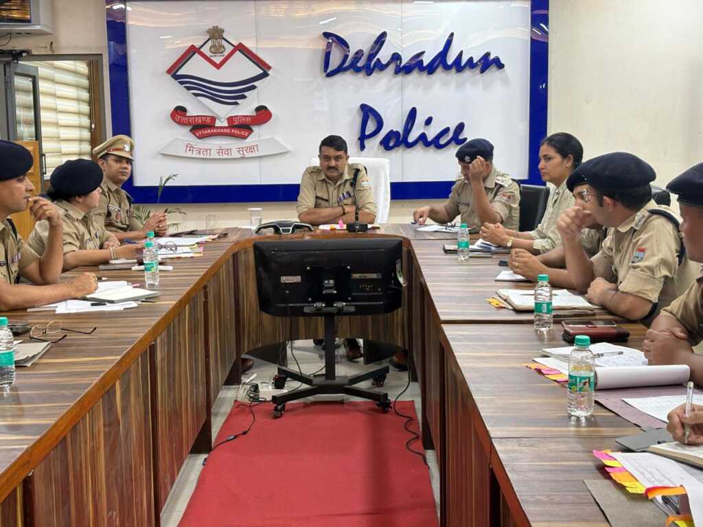 पंचायत चुनाव सकुशल संपन्न कराने को एसएसपी देहरादून की अधिकारियों संग बैठक