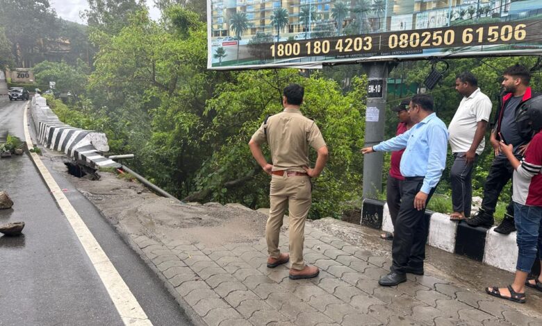 मालसी पुलिया निकट डियर पार्क देहरादून मसूरी मार्ग के पास एक तरफ किनारे से क्षतिग्रस्त मालसी पुलिया निकट डियर पार्क देहरादून मसूरी मार्ग के पास एक तरफ किनारे से क्षतिग्रस्त