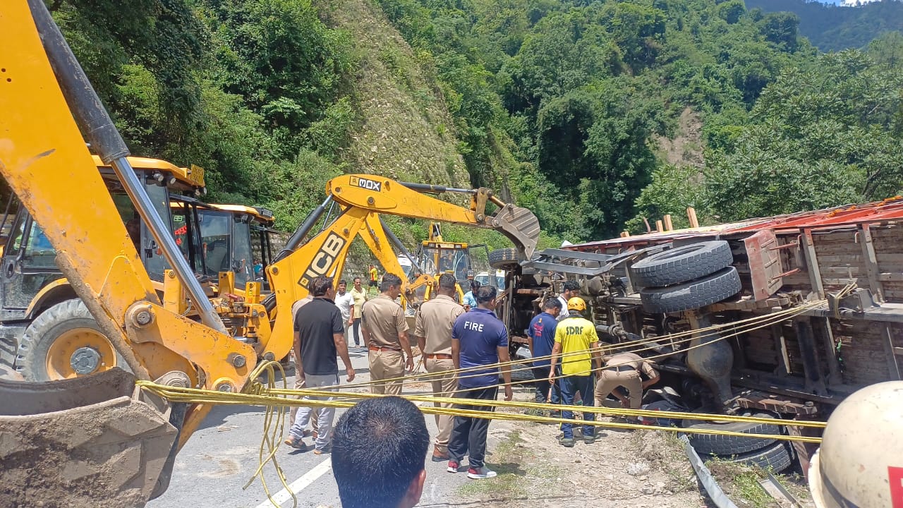 कांवड़ यात्रियों का वाहन दुर्घटनाग्रस्त, 1 की मौत…