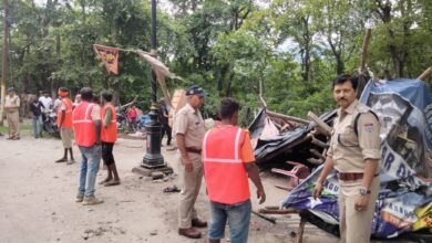 अवैध अतिक्रमण के विरूद्ध दून पुलिस की कार्यवाही