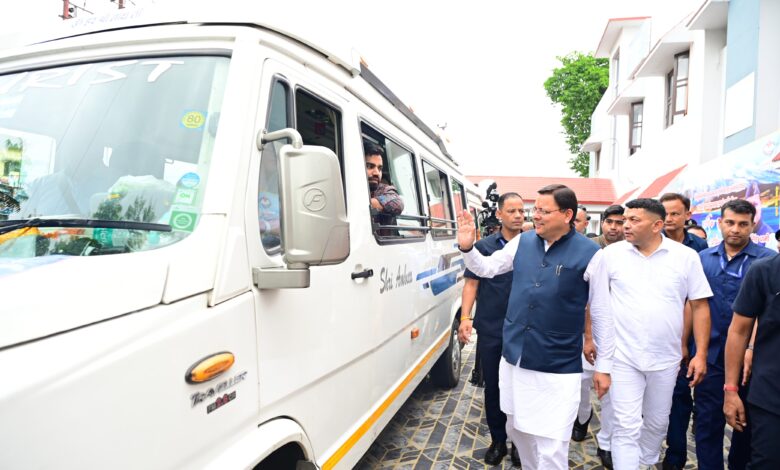 मुख्यमंत्री ने टनकपुर से कैलाश मानसरोवर यात्रा के पहले दल को हरी झंडी दिखाकर किया रवाना मुख्यमंत्री ने टनकपुर से कैलाश मानसरोवर यात्रा के पहले दल को हरी झंडी दिखाकर किया रवाना