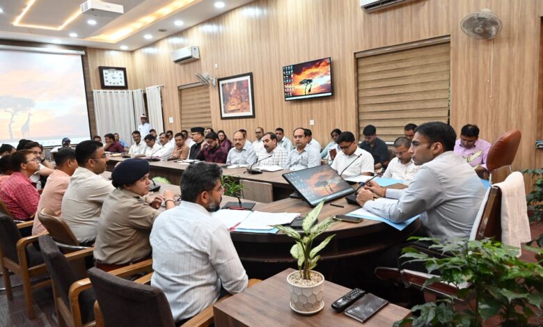 पंचायत चुनाव को लेकर जिला निर्वाचन अधिकारी ने की तैयारियों की समीक्षा पंचायत चुनाव को लेकर जिला निर्वाचन अधिकारी ने की तैयारियों की समीक्षा