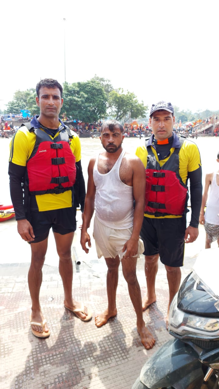 SDRF उत्तराखंड का साहसिक कार्य: तीन डूबते कांवरियों का सफल रेस्क्यू