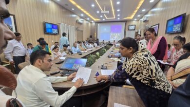 सब जगह से थक हार जनता दर्शन में डीएम के समक्ष विधवा रेनू ने लगाई न्याय की गुहार…