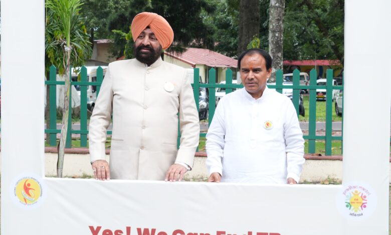 राज्यपाल व स्वास्थ्य मंत्री ने टीबी मुक्त भारत अभियान में उत्कृष्ट योगदान देने वाले लोगों को किया सम्मानित राज्यपाल व स्वास्थ्य मंत्री ने टीबी मुक्त भारत अभियान में उत्कृष्ट योगदान देने वाले लोगों को किया सम्मानित