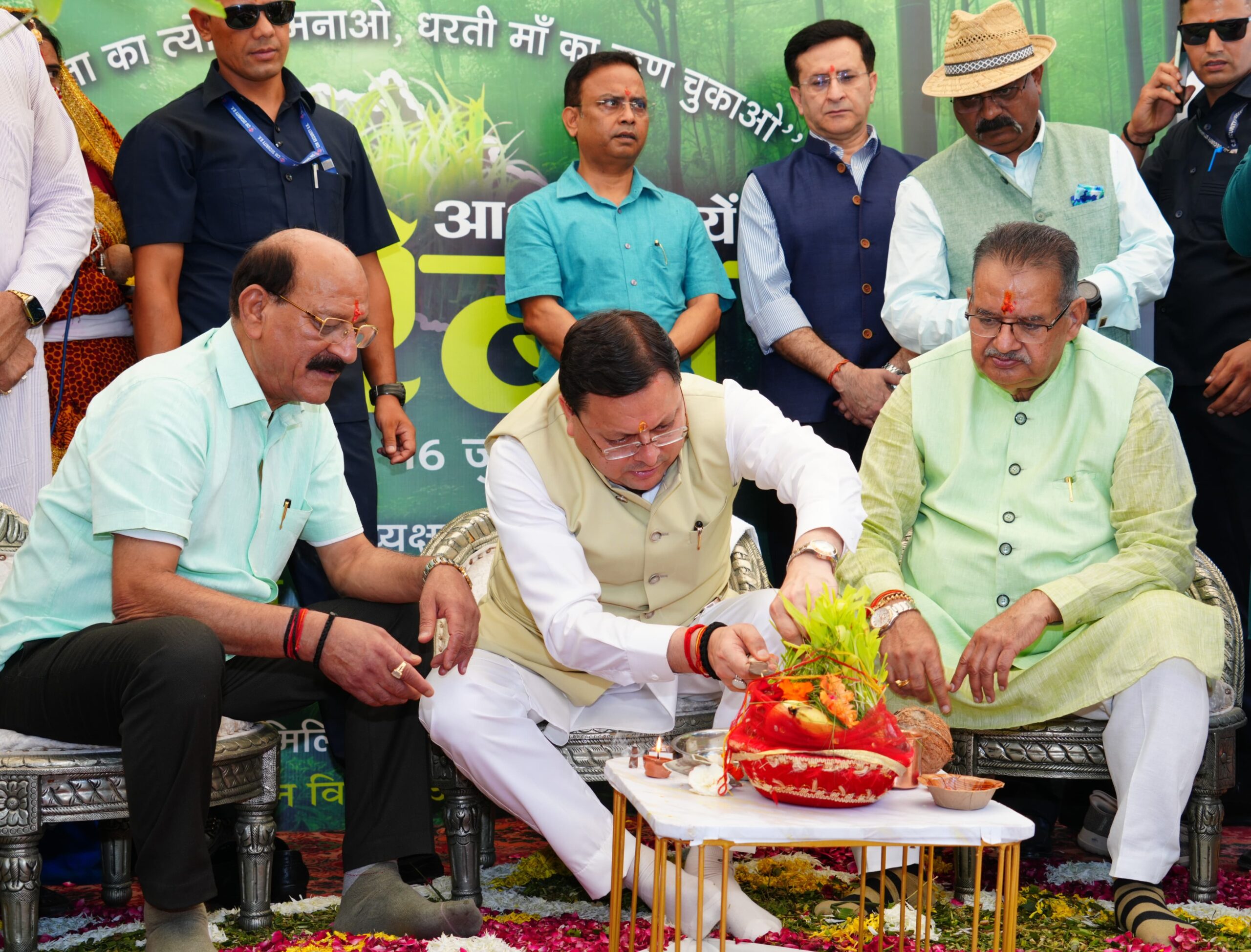 प्रदेश में हरेला का त्योहार मनाओ, धरती माँ का ऋण चुकाओ” थीम पर किया गया पौधा रोपण