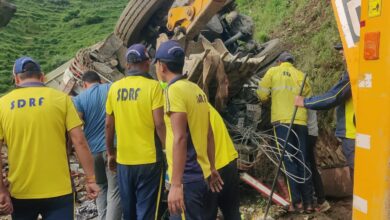 चिन्यालीसौड़ में डंपर दुर्घटनाग्रस्त, एक की मौत, दो घायल